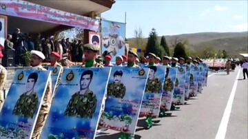 فیلم| رژه روز ارتش در بروجرد