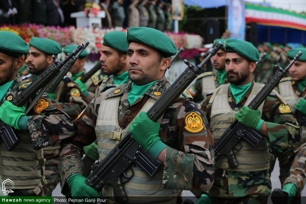 تصاویر/ رژه گرامیداشت روز ارتش در اصفهان