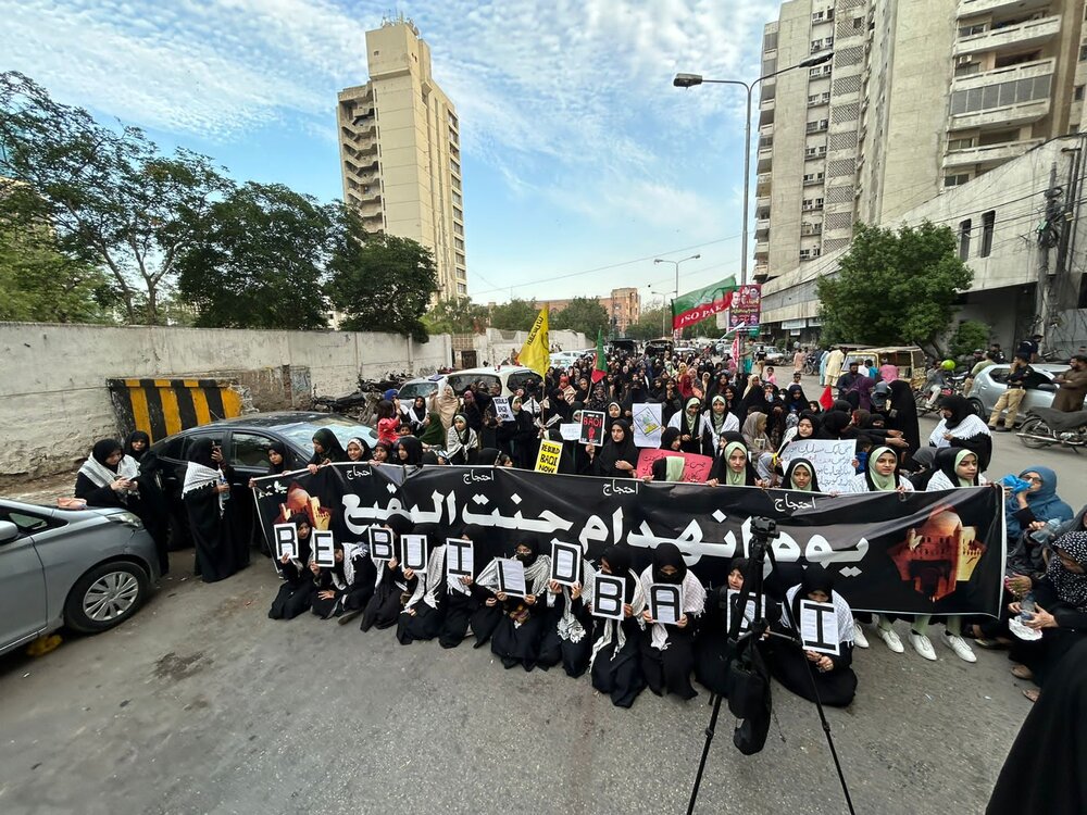 सऊदी अरब में नृत्य, संगीत और शराब की अनुमति है, लेकिन पैगंबर की बेटी की कब्र पर जाना प्रतिबंधित है