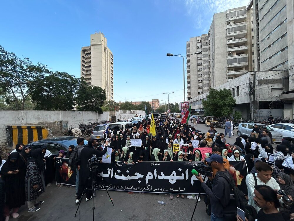 सऊदी अरब में नृत्य, संगीत और शराब की अनुमति है, लेकिन पैगंबर की बेटी की कब्र पर जाना प्रतिबंधित है