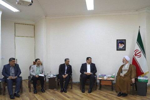 تصاویر/ دیدار مدیر عامل بانک ملی با آیت الله اعرافی
