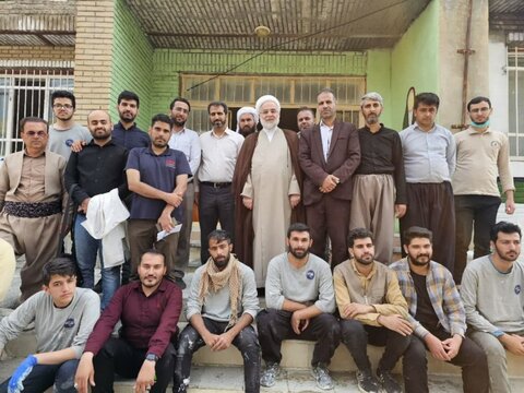 تصاویر/ بازدید نماینده ولی فقیه در کردستان از فعالیت گروه جهادی بسیج دانشجویی در سروآباد