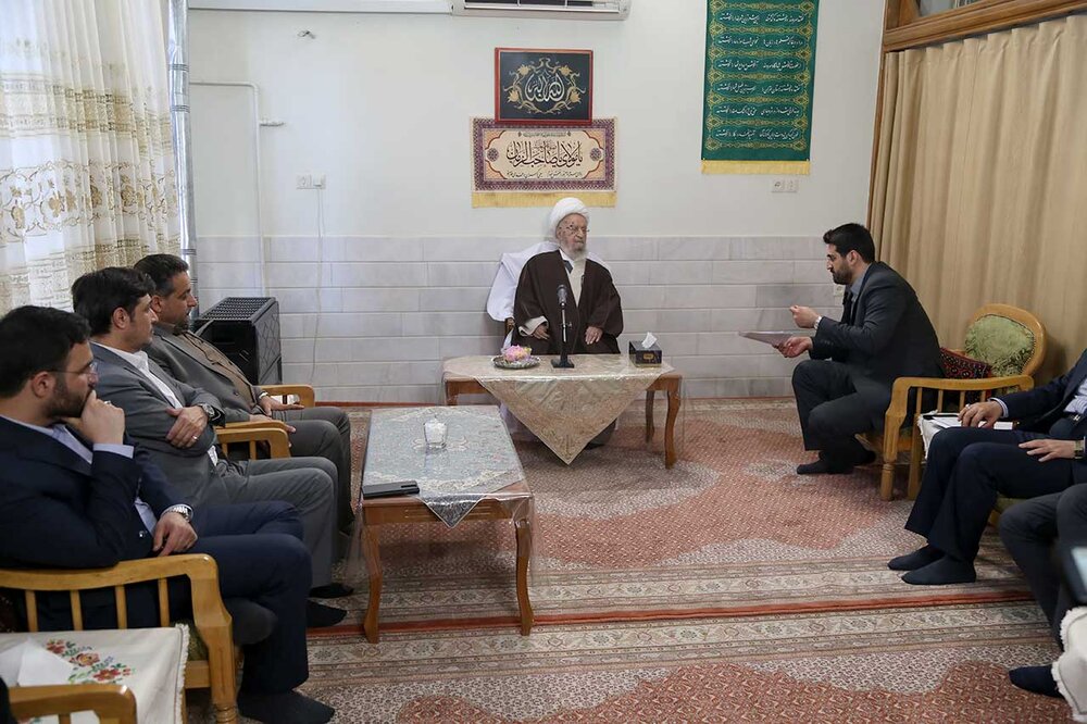 دیدار رئیس سازمان امور مالیاتی با آیت الله العظمی مکارم شیرازی