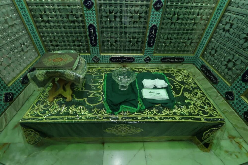 ضریح مطهر حضرت هلال بن علی(ع) غبار روبی و عطرافشانی شد