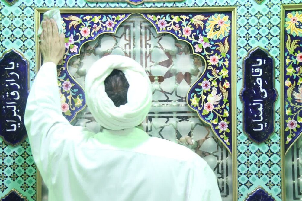 ضریح مطهر حضرت هلال بن علی(ع) غبار روبی و عطرافشانی شد