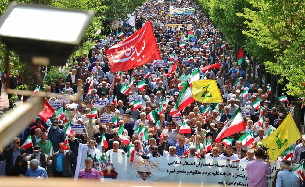 راهپیمایی نمازگزاران جمعه کرج در حمایت از عملیات سپاه برگزار شد
