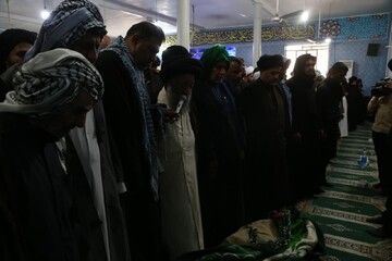 تصاویر/ آیین اقامه نماز و تشییع پیکر خادم الحسین مرحوم سید کاظم موسوی