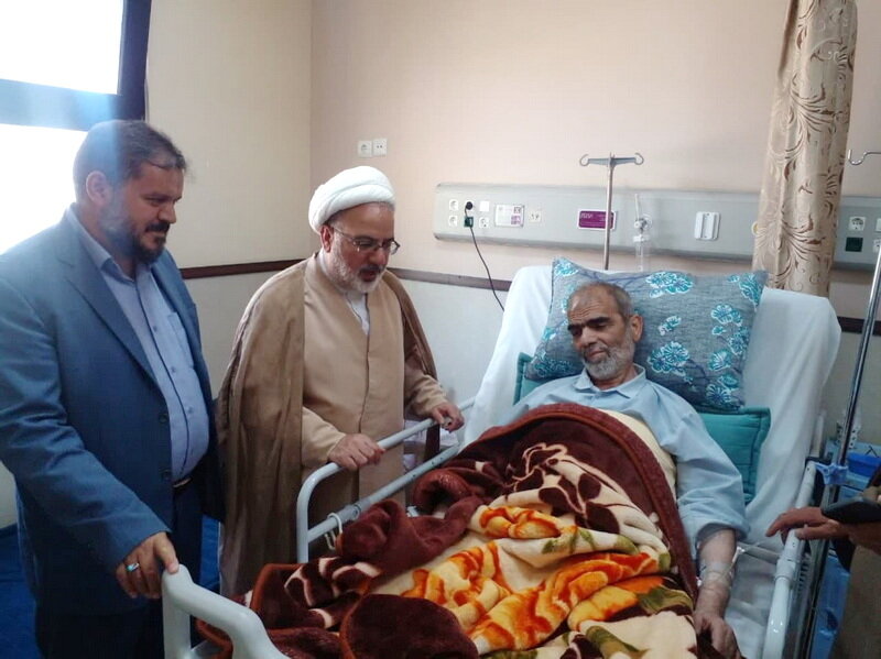 عیادت نماینده آیت الله اعرافی از استاد جامعه المصفی العالمیه