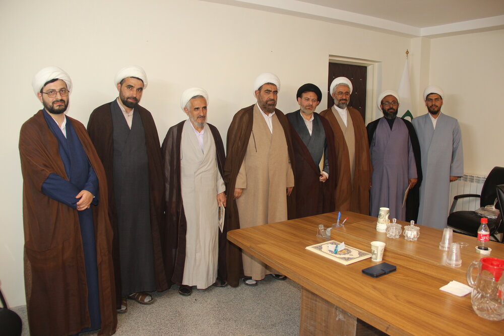 تشکیل گروههای علمی یک ضرورت است