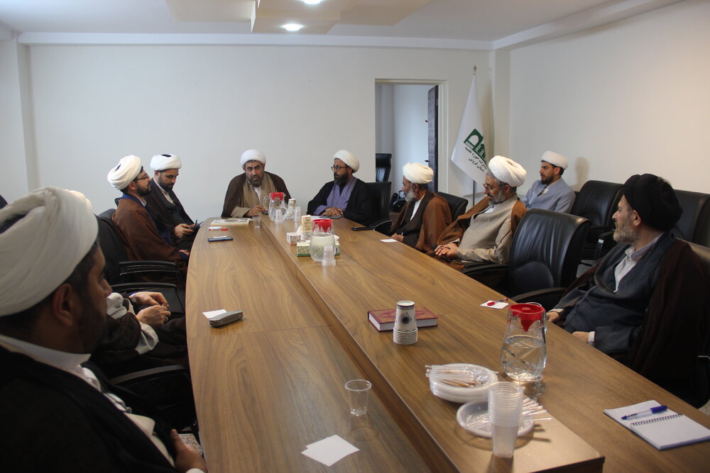 تشکیل گروههای علمی یک ضرورت است