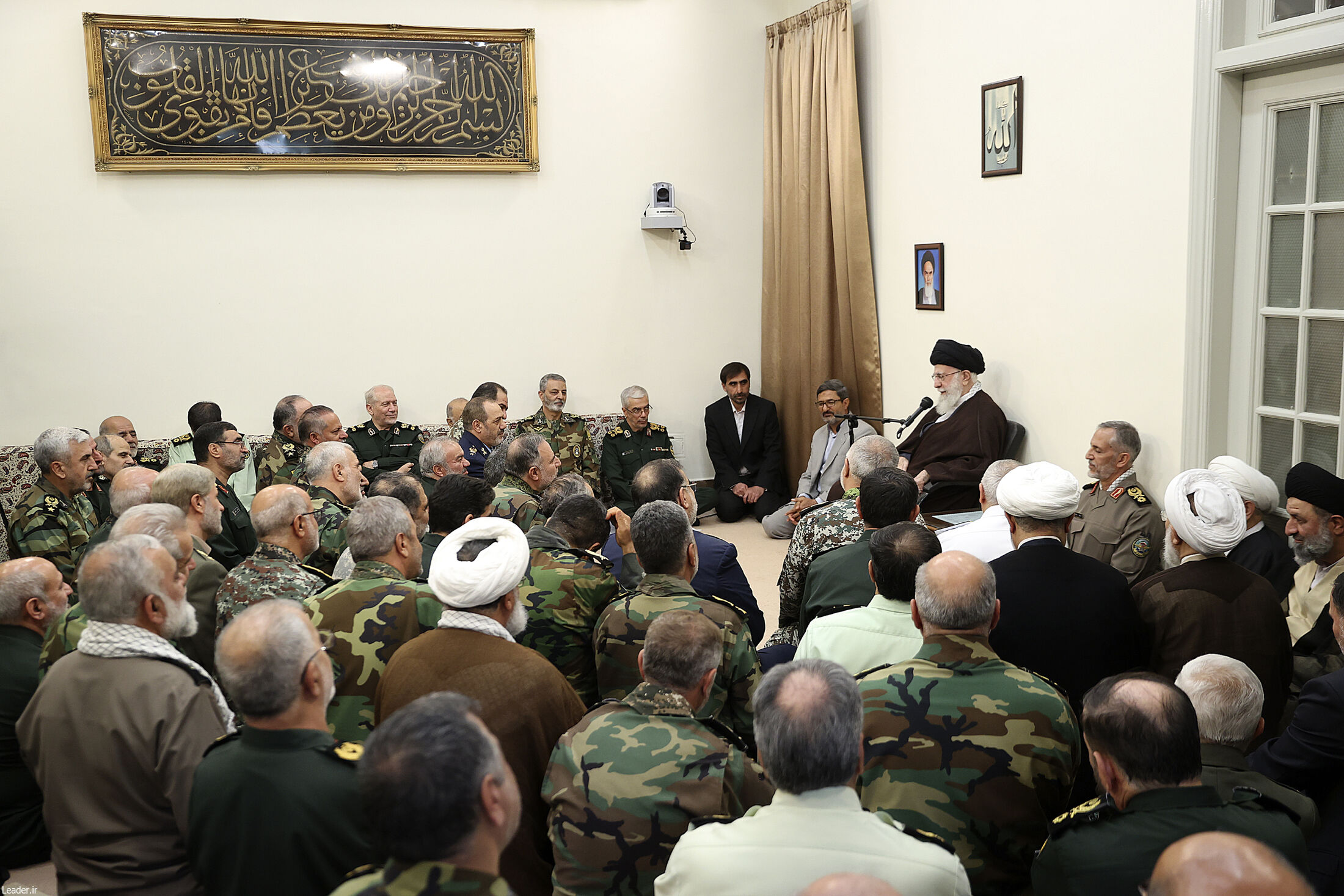تصاویر/ دیدار جمعی از فرماندهان عالی نیروهای مسلح با رهبر معظم انقلاب
