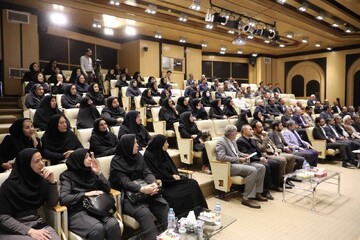 تصاویر/ تجلیل استاندار اردبیل از فعالان بهداشت و سلامت استان