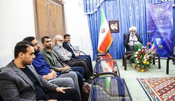 دیدار هنرمندان با نماینده ولی فقیه در بوشهر به روایت تصویر