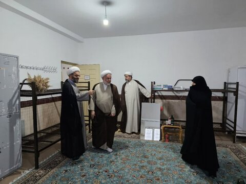 تصاویر/ بازدید حجت الاسلام و المسلمین پورذهبی از حوزه علمیه خواهران فاطمه الزهرا (س ) کامیاران