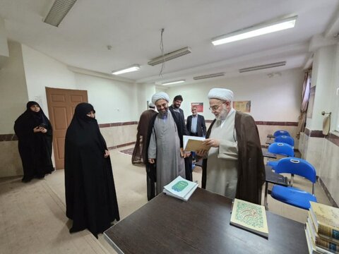 تصاویر/ بازدید حجت الاسلام و المسلمین پورذهبی از حوزه علمیه خواهران فاطمه الزهرا (س ) کامیاران