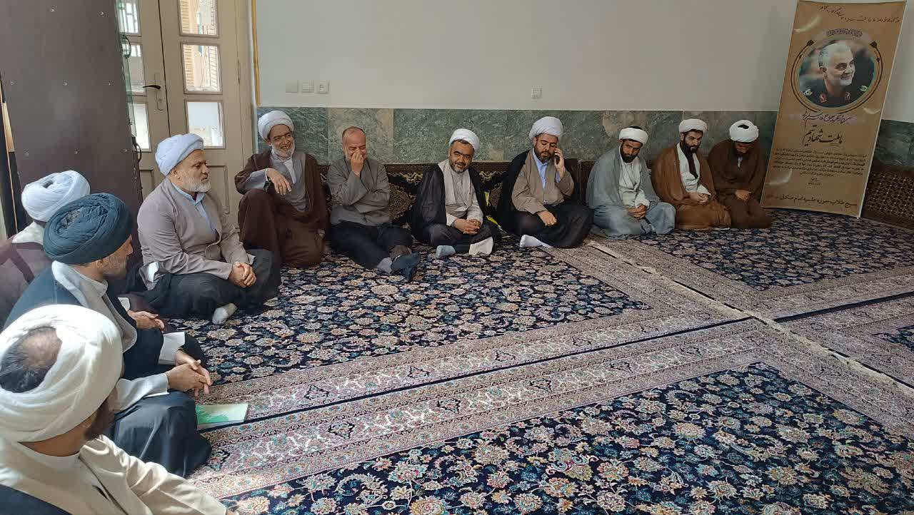 تصاویر/ نشست روحانیون طرح هجرت بروجرد با مدیر و اساتید مدرسه امام صادق(ع)شهرستان