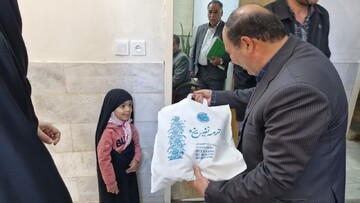 قدردانی شهردار زارچ از دختر محجبه+ تصاویر