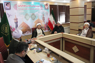 تبیین آموزه‌های دینی در دهه کرامت مورد توجه جدی قرار گیرد