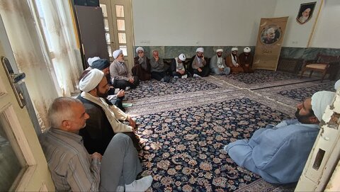 تصاویر نشست روحانیون طرح هجرت بروجرد با مدیر و اساتید مدرسه امام صادق(ع)شهرستان
