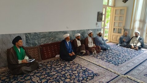 تصاویر نشست روحانیون طرح هجرت بروجرد با مدیر و اساتید مدرسه امام صادق(ع)شهرستان