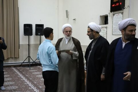 تصاویر/ تجلیل از ممتازین مدرسه علمیه امام باقر (ع) کامیاران در سال تحصیلی ۱۴۰۲_۱۴۰۳