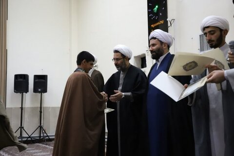 تصاویر/ تجلیل از ممتازین مدرسه علمیه امام باقر (ع) کامیاران در سال تحصیلی ۱۴۰۲_۱۴۰۳