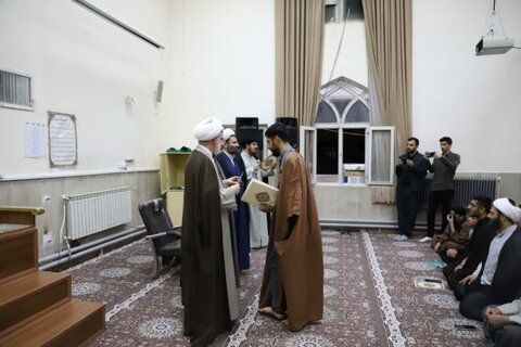 تصاویر/ تجلیل از ممتازین مدرسه علمیه امام باقر (ع) کامیاران در سال تحصیلی ۱۴۰۲_۱۴۰۳