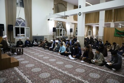 تصاویر/ برگزاری درس اخلاق طلاب مدرسه علمیه کامیاران توسط نماینده ولی فقیه در کردستان