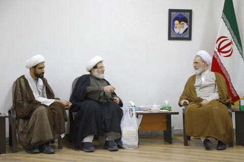 تصاویر / دیدار شیخ حسن البغدادی عضو شورای مرکزی حزب الله لبنان با  آیت الله اعرافی