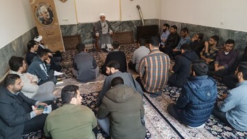 تصاویر / نشست انگیزه طلبگی در مدرسه امام صادق (ع) بروجرد