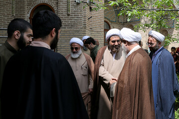 تصاویر/  دیدار نماینده ولی فقیه در استان قزوین  با اساتید و طلاب مدرسه علمیه شیخ الاسلام قزوین