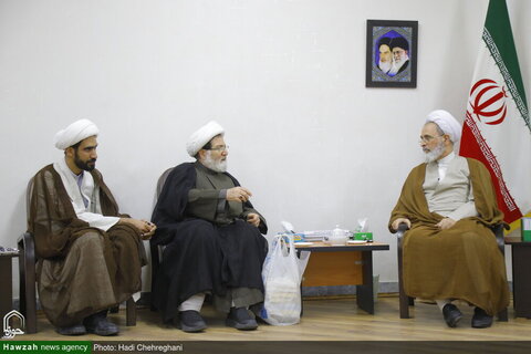 بالصور/ عضو المجلس المركزي في حزب الله لبنان الشيخ حسن البغدادي يلتقي بآية الله الأعرافي
