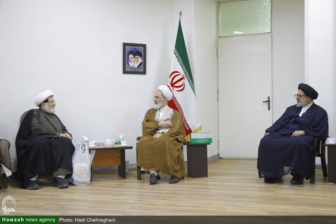 بالصور/ عضو المجلس المركزي في حزب الله لبنان الشيخ حسن البغدادي يلتقي بآية الله الأعرافي