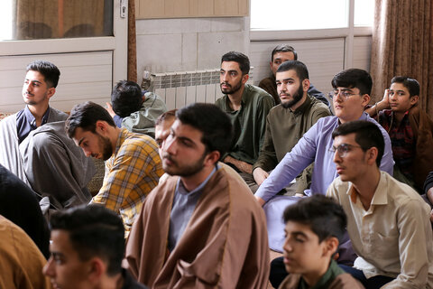 دیدار صمیمانه نماینده ولی فقیه در استانقزوین  با اساتید وطلاب مدرسه علمیه شیخ الاسلام قزوین