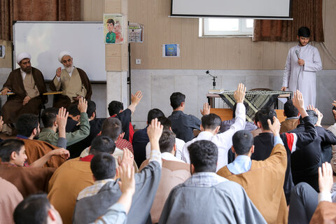 دیدار صمیمانه نماینده ولی فقیه در استانقزوین  با اساتید وطلاب مدرسه علمیه شیخ الاسلام قزوین