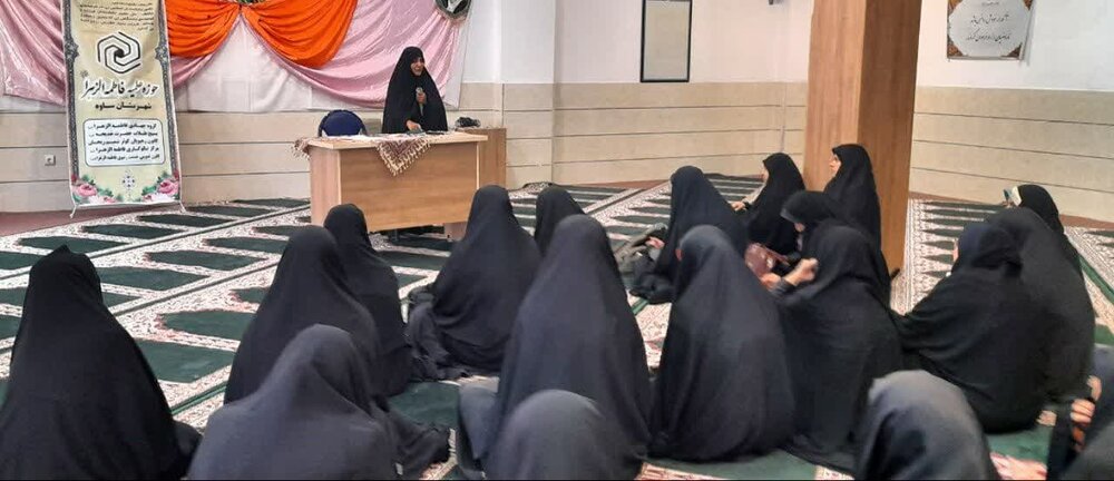 اولین نشست تبلیغ پذیرش حوزه‌ علمیه خواهران در ساوه