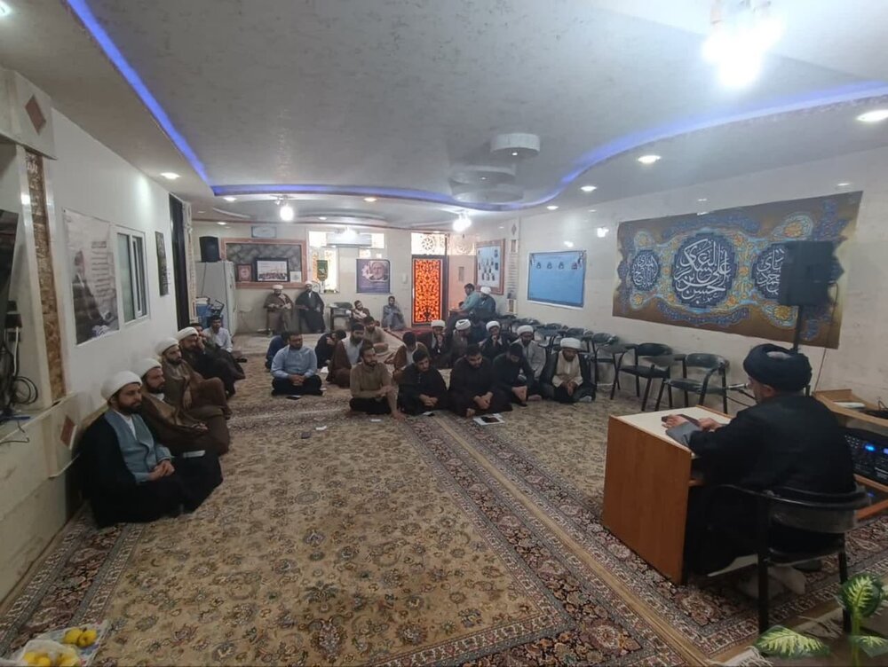 باید نقاط اتصال خود را با اهل بیت عصمت و طهارت بیشتر و دائمی کنیم