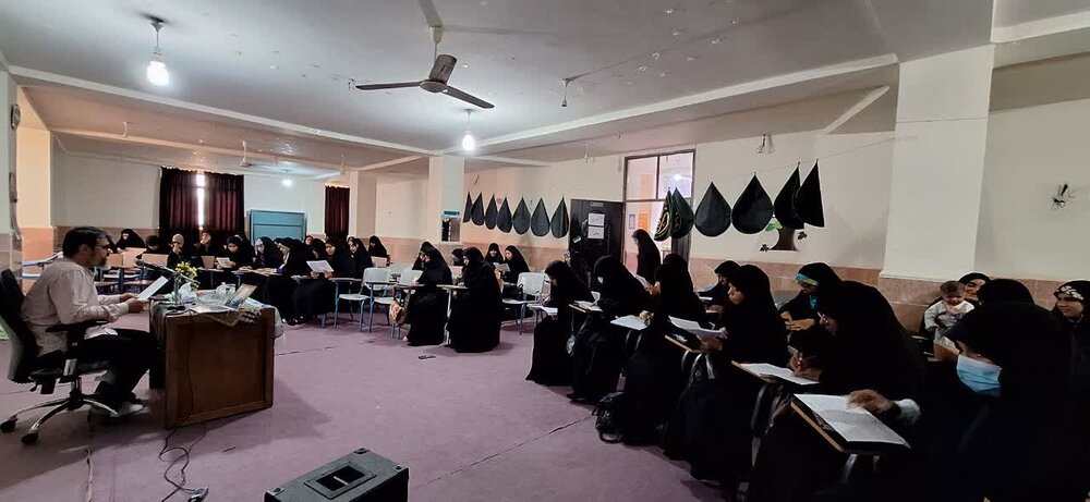 برگزاری دوره روایت خوانی کتاب اصول کافی در مدرسه علمیه حضرت زینب(س) میناب