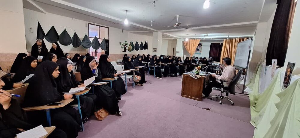 برگزاری دوره روایت خوانی کتاب اصول کافی در مدرسه علمیه حضرت زینب(س) میناب