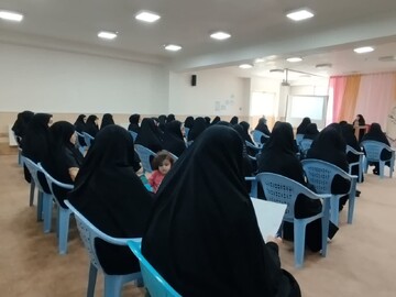 تصاویر / نشست علمی پژوهشی در مدرسه علمیه زینب کبری (س) ارومیه