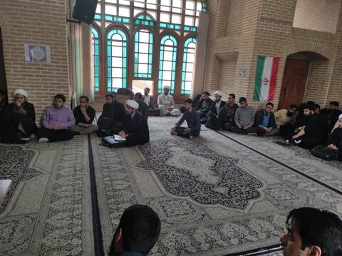 درس اخلاق حجت الاسلام موسوی مطلق در مدرسه علمیه خان یزد

