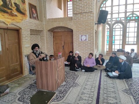 درس اخلاق حجت الاسلام موسوی مطلق در مدرسه علمیه خان یزد
