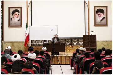 نشست راهکارهای تقویت هویت علمی طلاب در گرگان برگزار شد