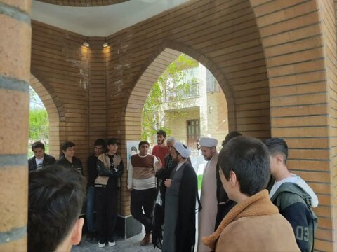 تصاویر/ حضور دانش آموزان مدرسه صدرا در حوزه علمیه امام صادق (ع) قروه