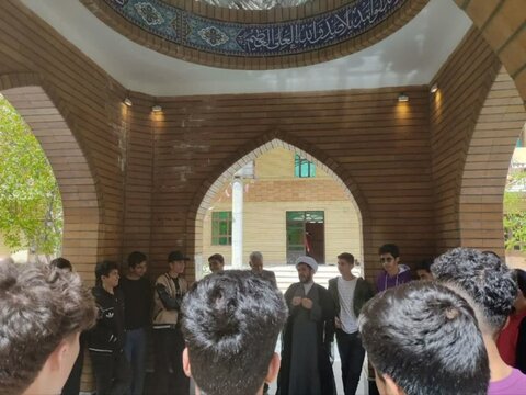 تصاویر/ حضور دانش آموزان مدرسه صدرا در حوزه علمیه امام صادق (ع) قروه