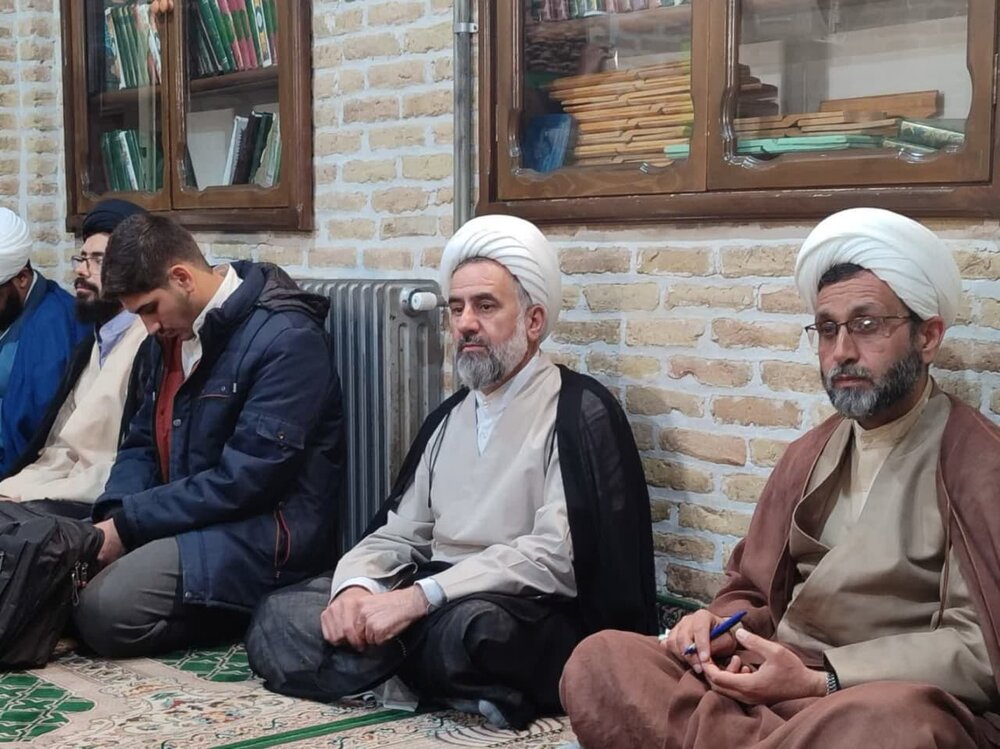 شیطان برای فریب انسان، باطل را در کلام خود پنهان میکند