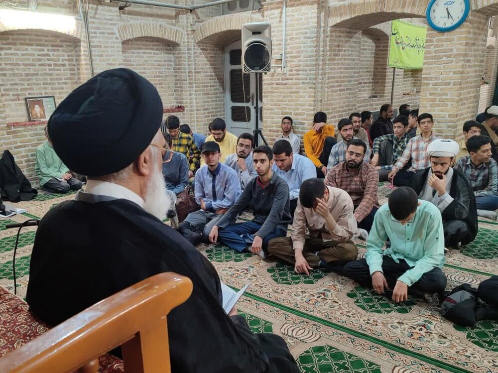 شیطان انسانوں کا بے رحم دشمن اور تمام فساد کی جڑ ہے