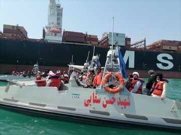 حضور جمعی از نمایندگان طلاب و فضلای حوزه علمیه قم در استان هرمزگان