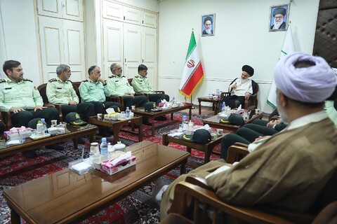 تصاویر/دیدار فرمانده انتظامی کشور با آیت الله حسینی بوشهری