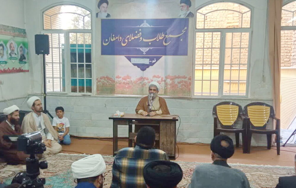 رفتارشناسی برای روحانیت واجب است/ ارتباط با مردم رمز موفقیت است